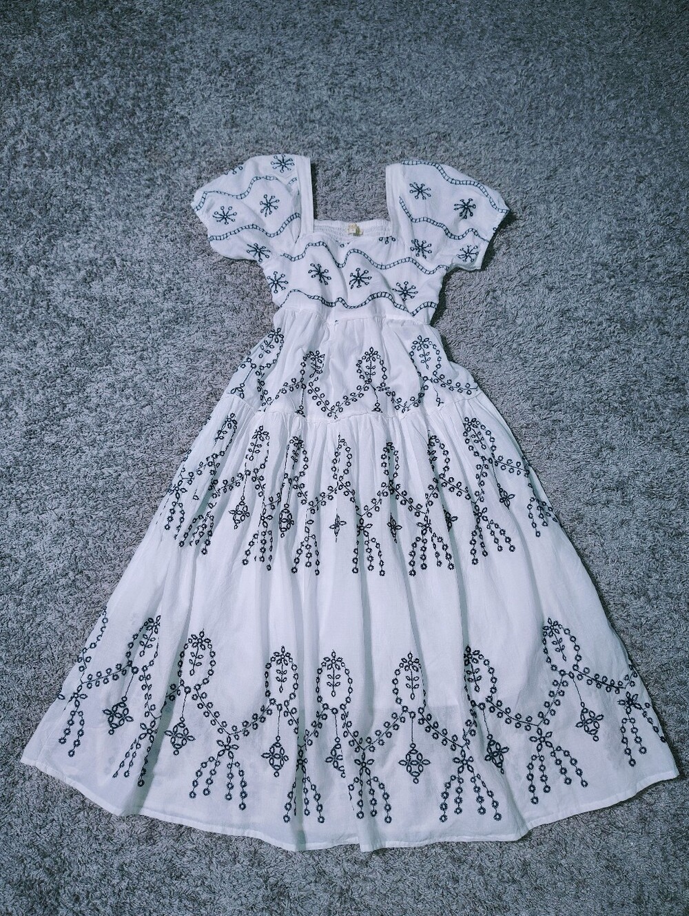 Kings Road Floral Maxi Dress in White & Blue Size Small Like New